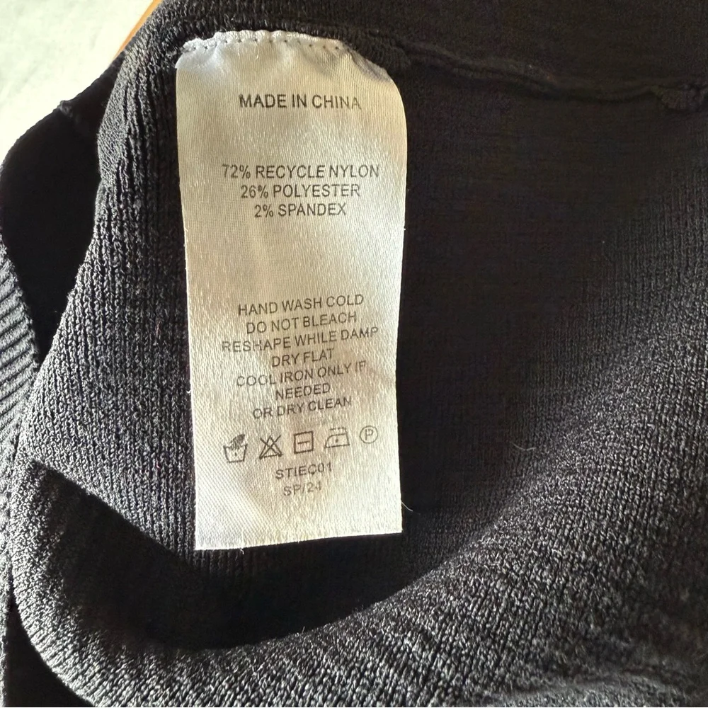 QUINCE • Cropped High Neck Ribbed Top. Size L. EUC. Black. $17 obo. - Picture 4 of 8